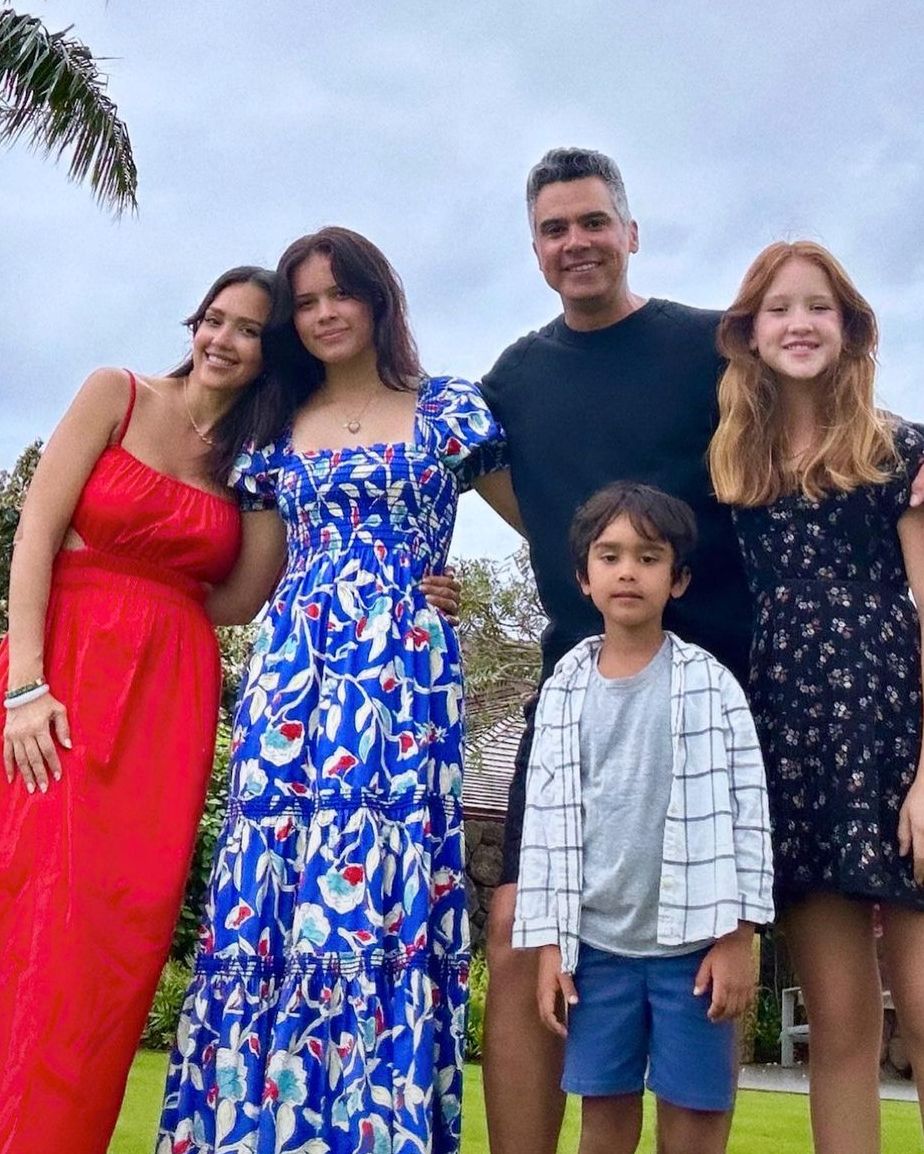 Jessica Alba poses with her three children and husband Cash Warren