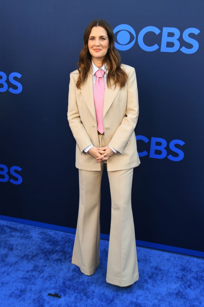 Drew Barrymore partage un message de défi à l'occasion de ses 51 ans : "Je ne peux pas vivre comme ça" 1 Drew Barrymore au CBS Fest '25 qui s'est tenu aux studios Paramount le 7 mai 2025 à Los Angeles, Californie