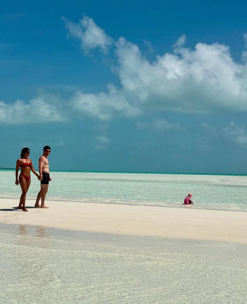 Photos de plage partagées par Priyanka Chopra lors de son 43e anniversaire à la plage avec son mari Nick Jonas et leur fille Malti Marie