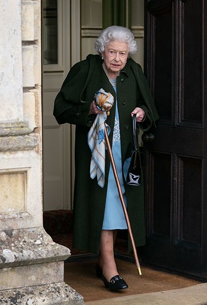 the queen using walking stick