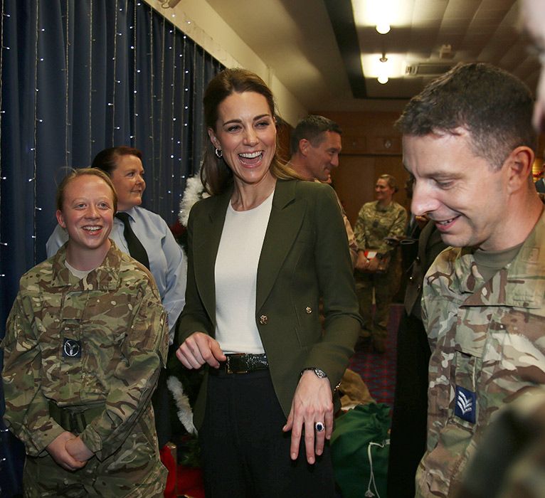 kate middleton giving out christmas presents