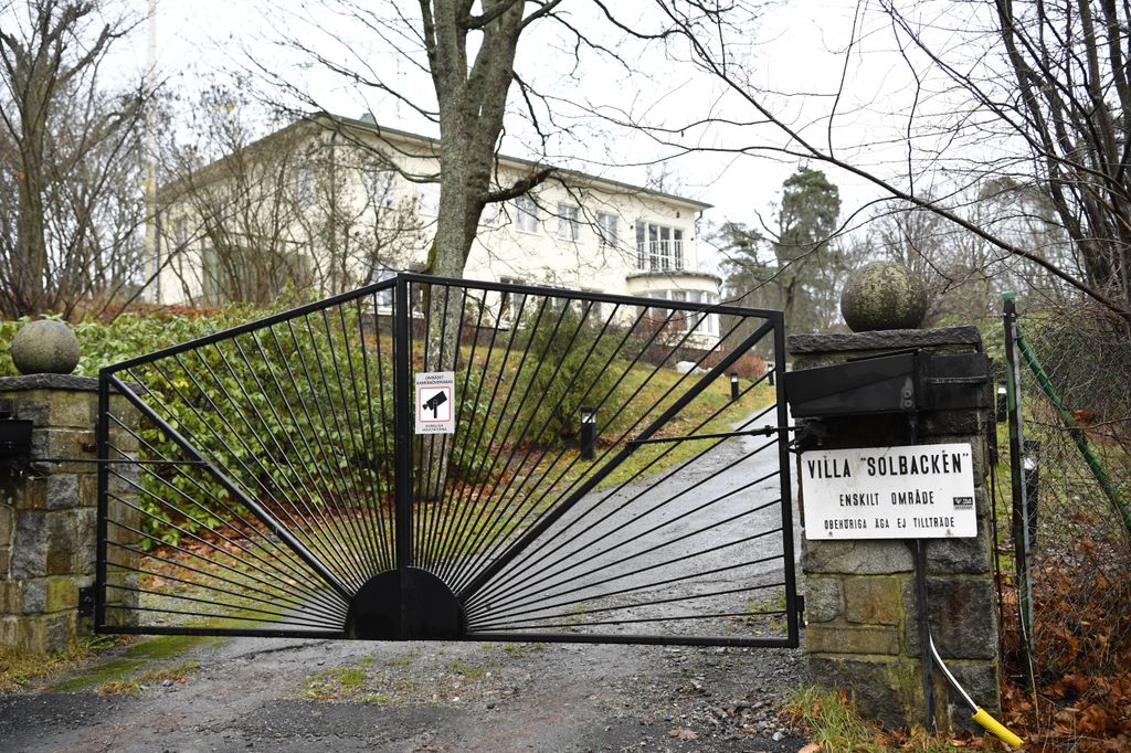 Villa Solbacken exterior with gate