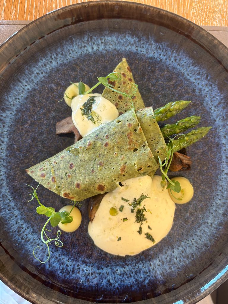 Asparagus in a pitta bread