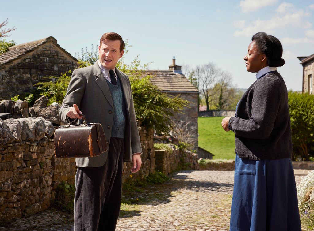 James Herriot (Nicholas Ralph) / Sister Rose (Elexi Walker) in All Creatures Great and Small