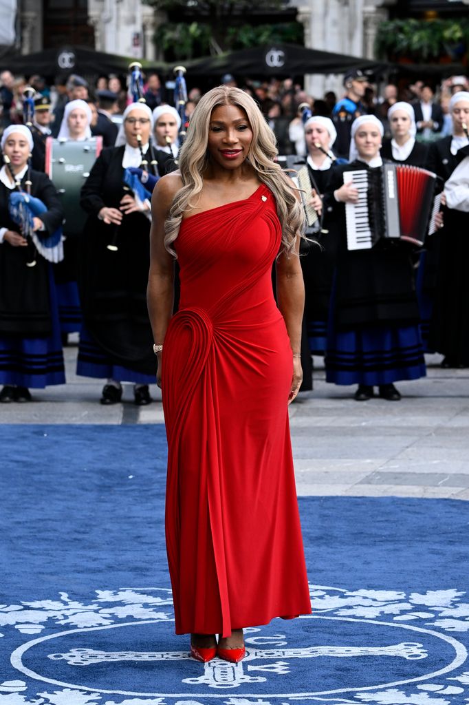 Serena Williams wowed in red