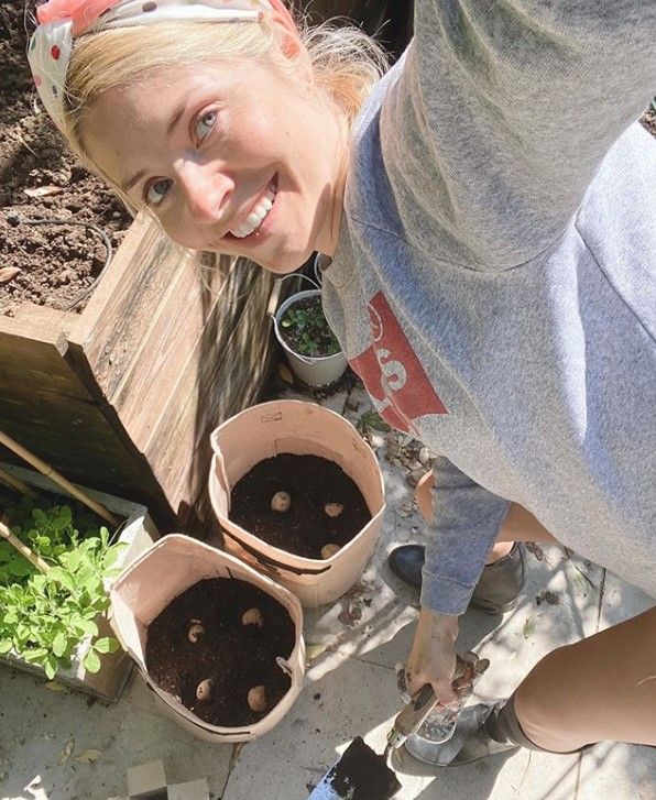 holly willoughby home garden plants z