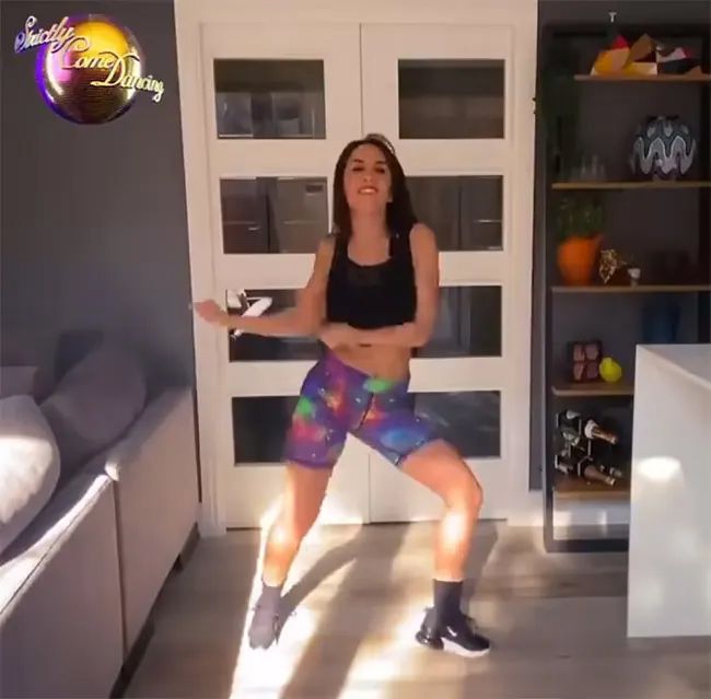 janette manrara dancing in lounge 