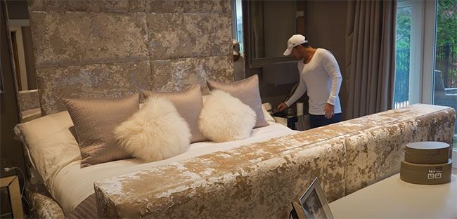 peter andre bedroom