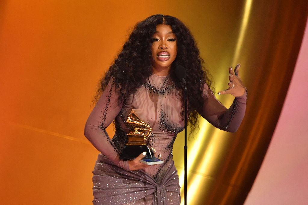 US singer SZA accepts the Best R&B Song award for "'Snooze'