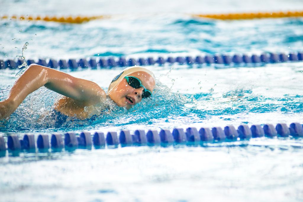 Swimming is a good low-impact cardio alternative when you have knee pain