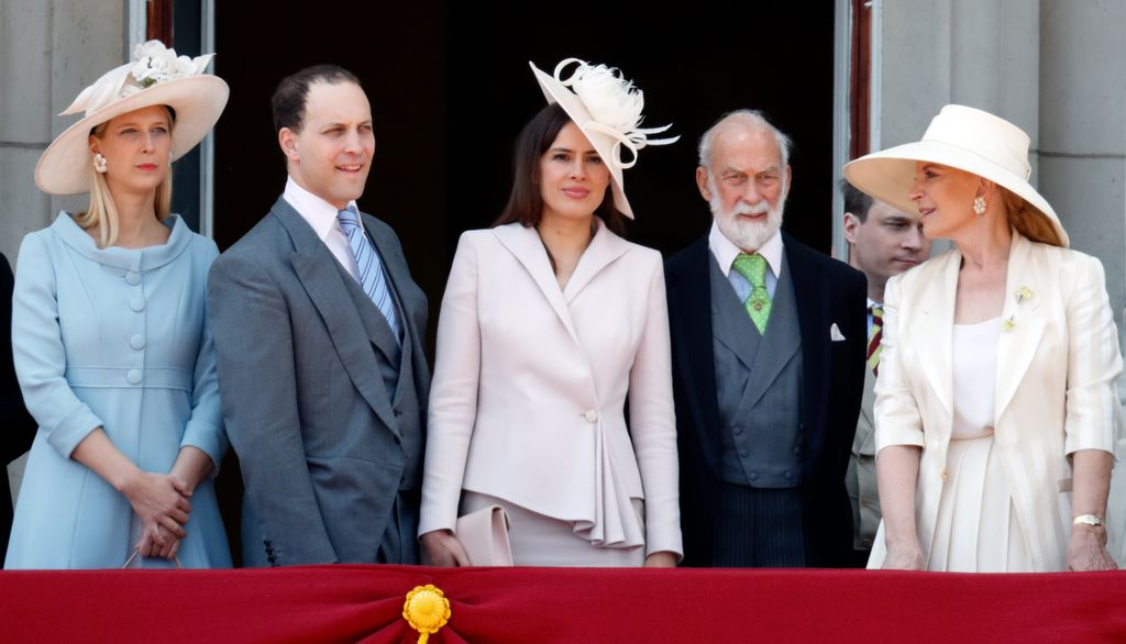 Lady Gabriella Windsor, Lord Frederik Windsor, Sophie Winkleman, le prince Michael de Kent et la princesse Michael de Kent sur le balcon du palais de Buckingham
