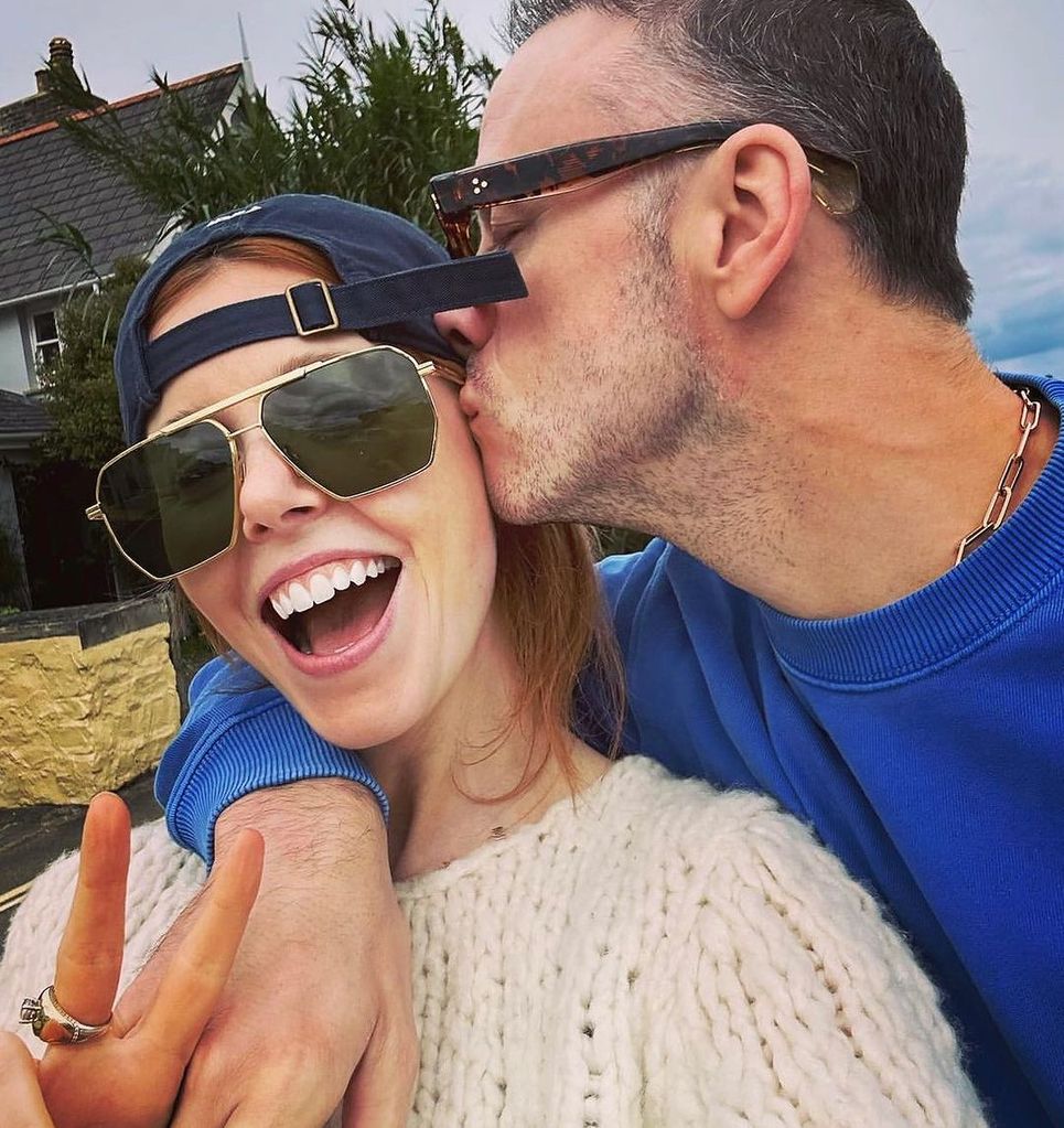 kevin clifton kissing stacey dooley on cheek 