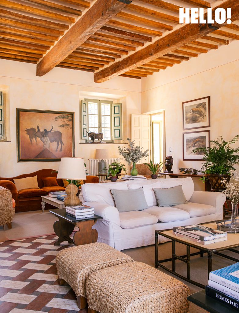 The living room with wicker furnitiure and paintings in Villa Talamo