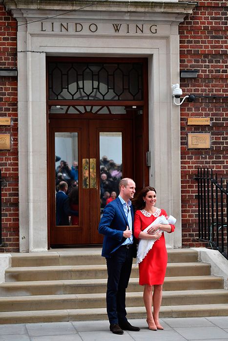 kate middleton and william leave lindo wing