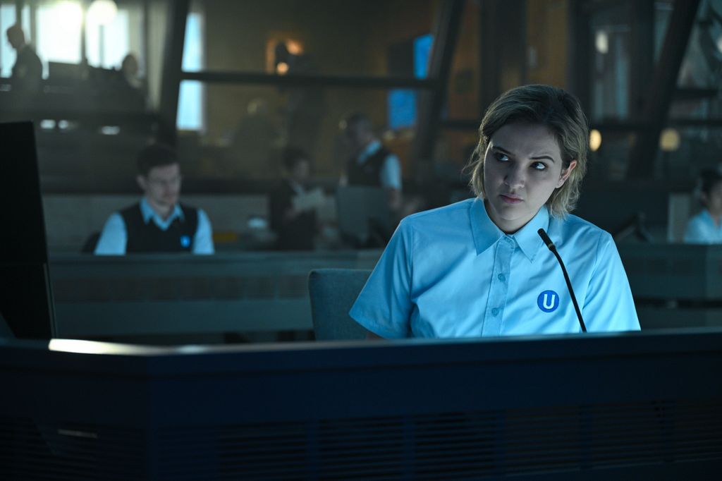 Lisa Vicari in Hijack