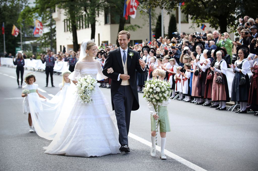 Prinzessin Marie Caroline and Leopoldo Maduro Vollmer on walkabout waving in bridal dress and suit