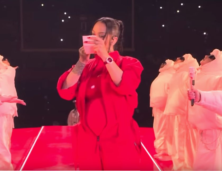rihanna goes viral after fixing her makeup during super bowl 2023 performance