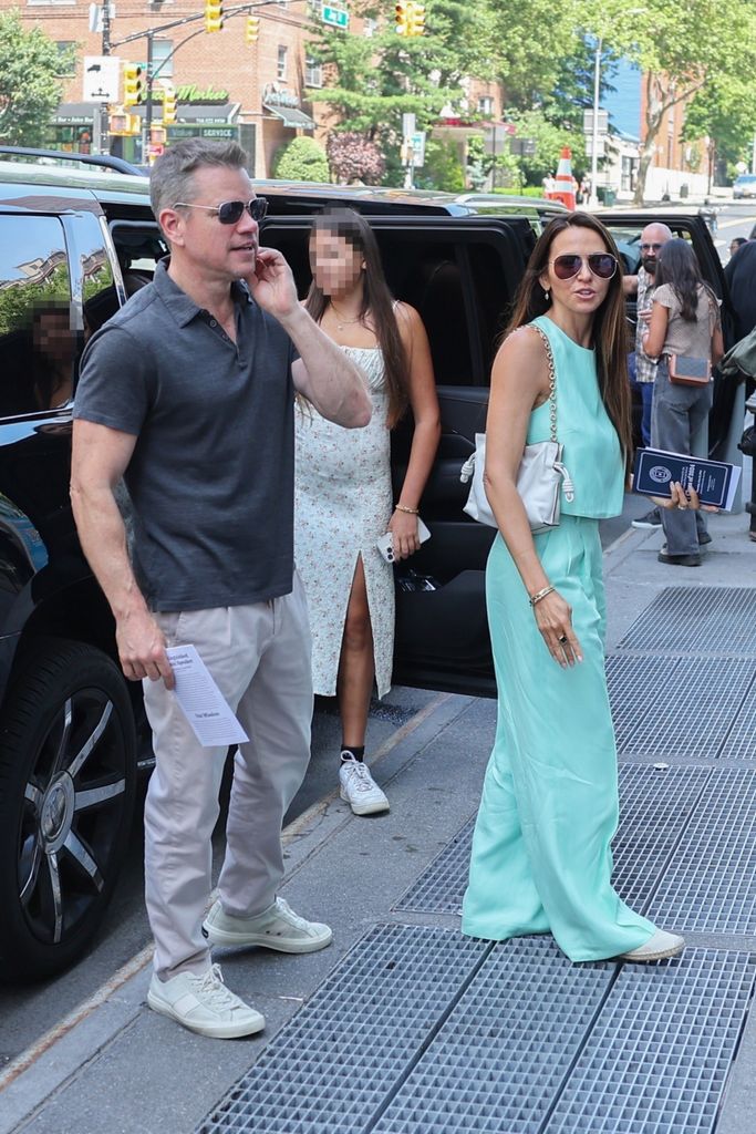 Matt Damon et sa femme Luciana arrivent à la remise des diplômes de leur fille
