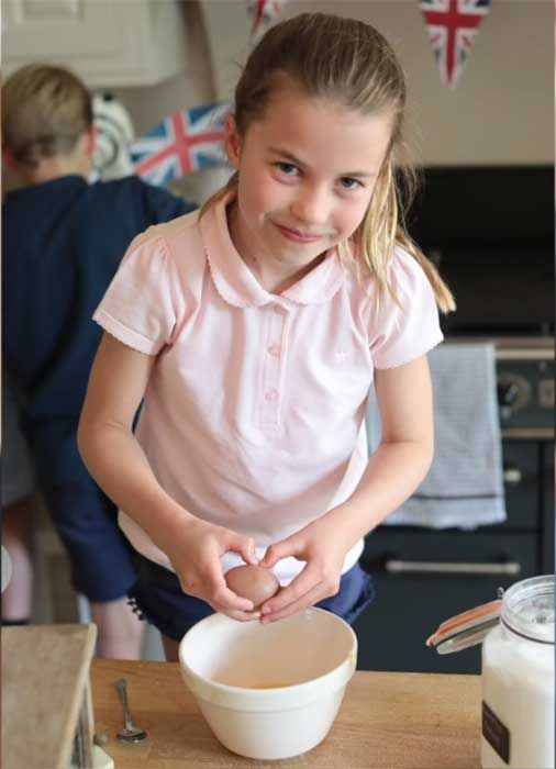 kate middleton daughter princess charlotte baking