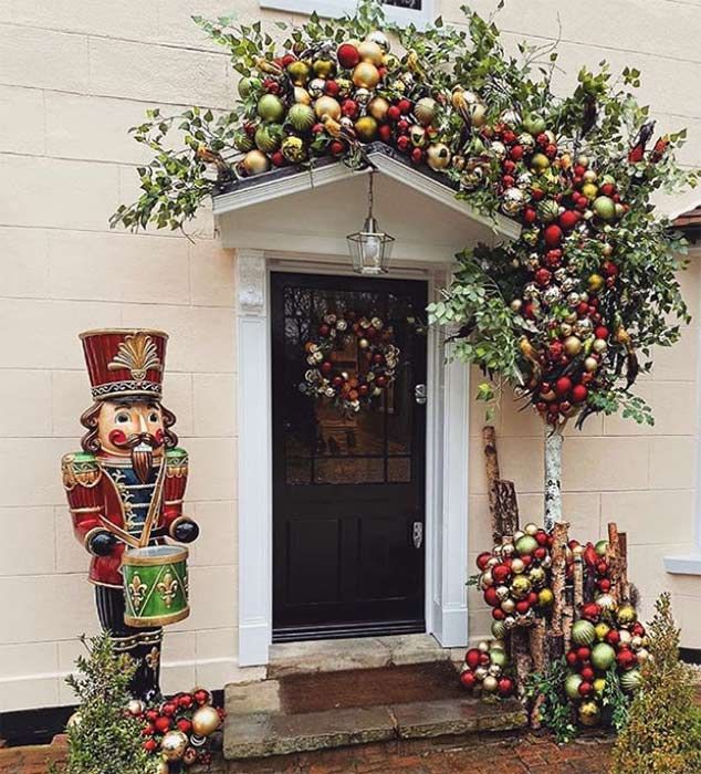 Rochelle Humes Christmas doorway