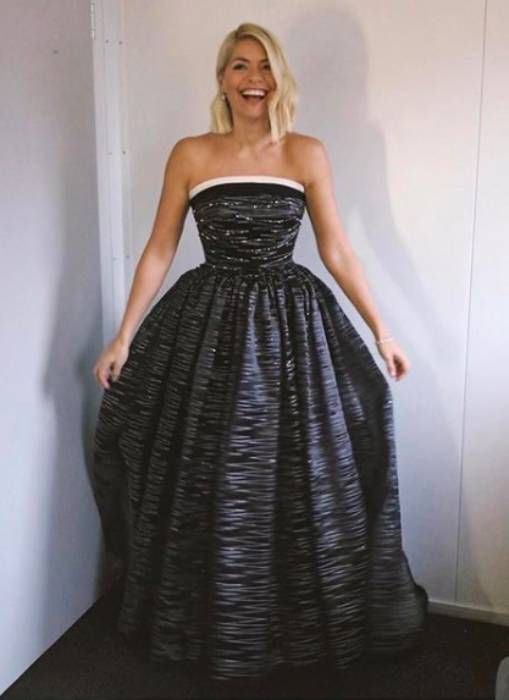 holly willoughby dancing on ice black dress