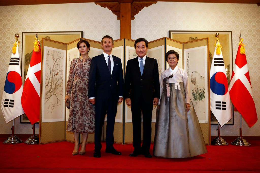 Queen Mary and King frederik with a Korean man and woman