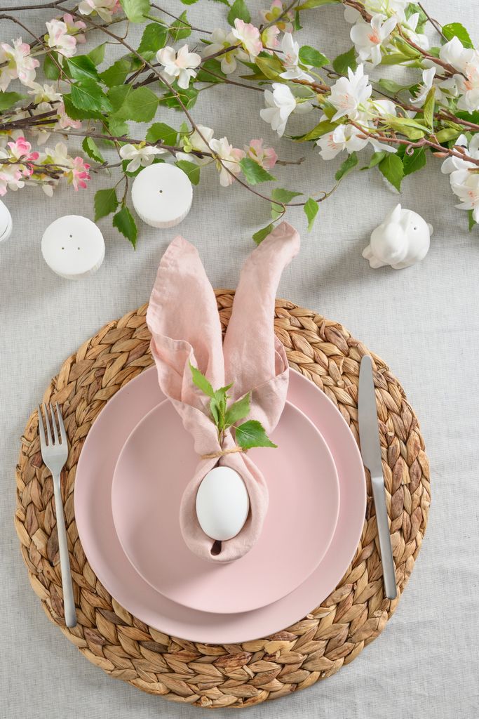 Opt for pastel hues as a basis for your spring tablescape