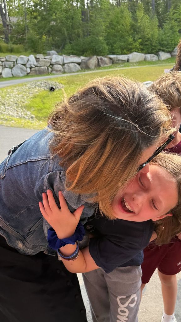 savannah guthrie hugging daughter vale