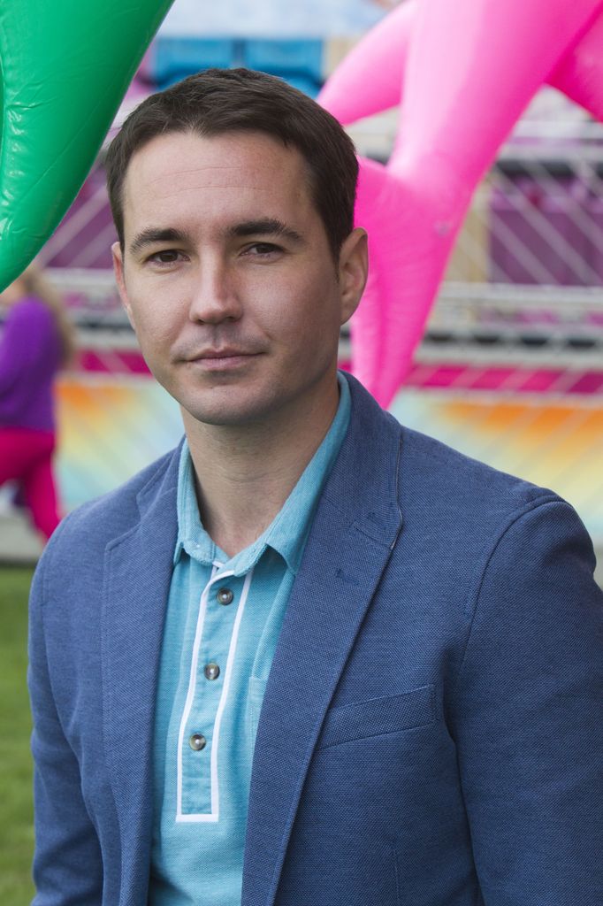 Who stars in The Ice Cream Girls?