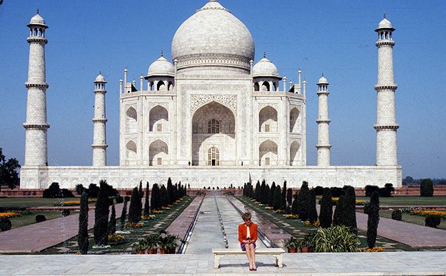Princess Diana posing in front of the Taj Mahal in 1992