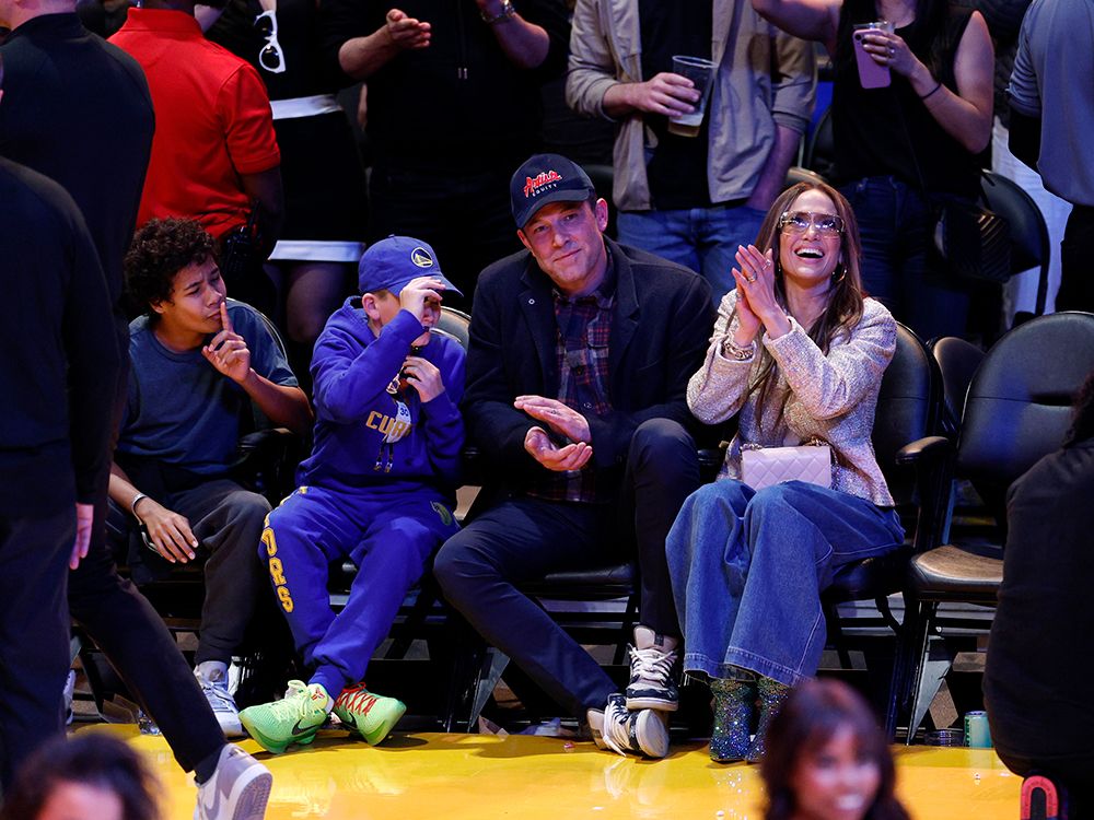 Sam Affleck, Ben Affleck and Jennifer Lopez at a basketball game