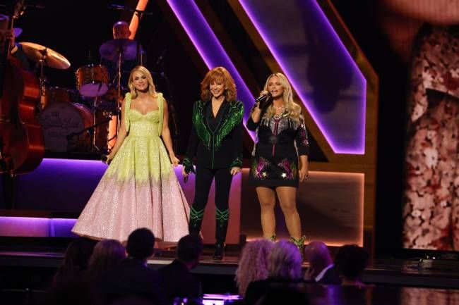 Carrie Underwood, Reba McEntire, and Miranda Lambert performing at the CMAs
