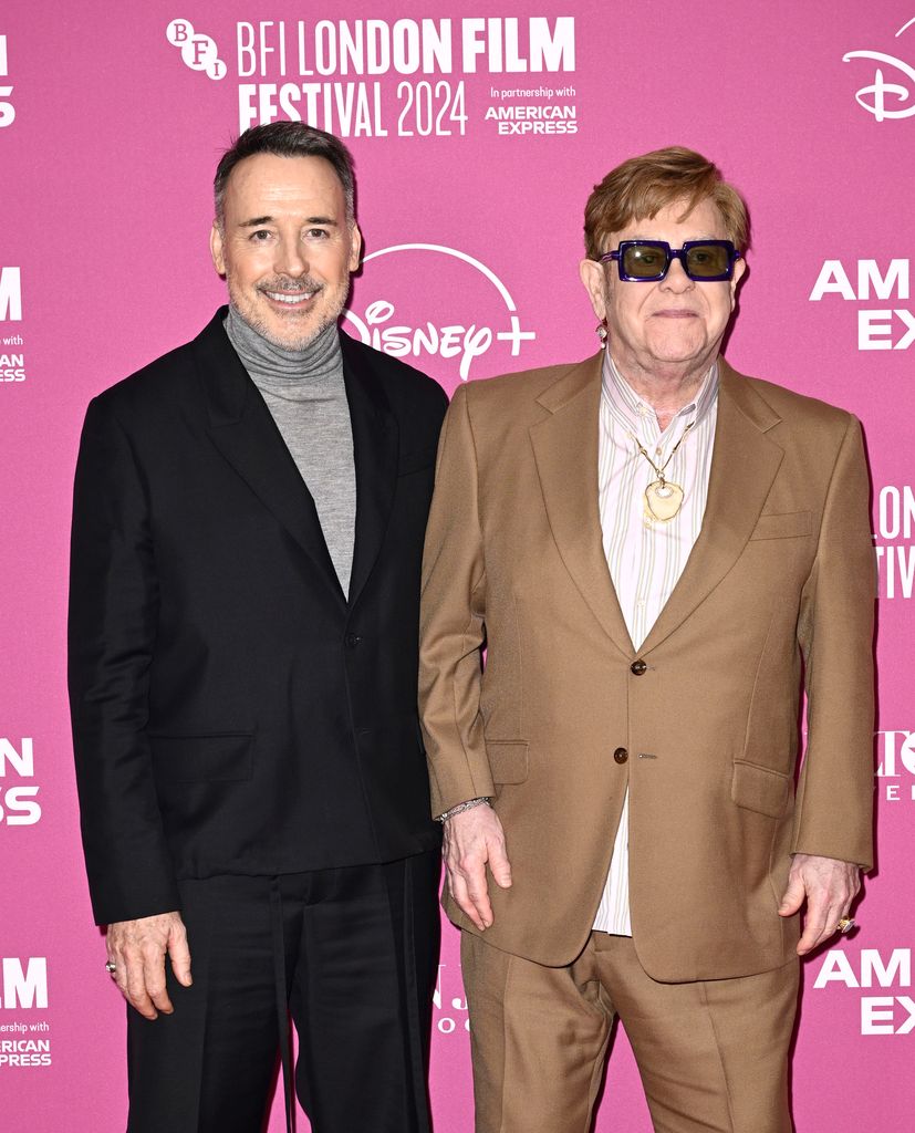 David Furnish e Elton John comparecem ao "Elton John: Nunca é tarde demais" Gala principal durante o 68º BFI London Film Festival no Royal Festival Hall em 10 de outubro de 2024