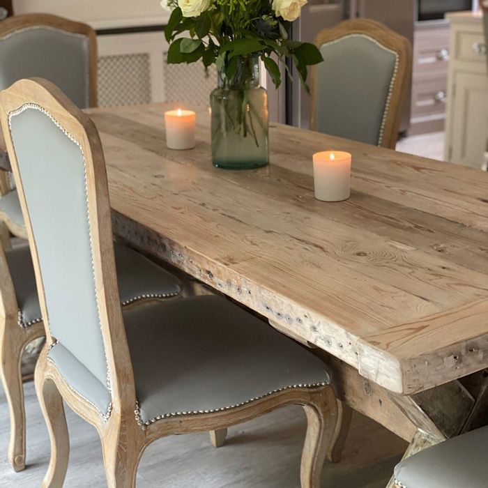 laura dining table