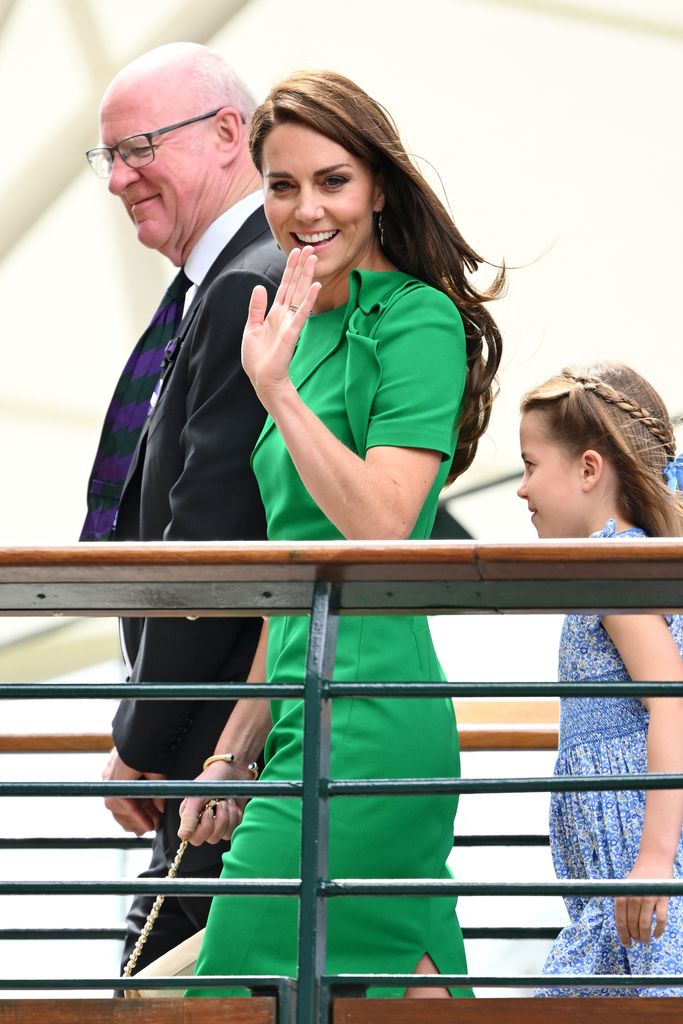 kate waving at wimbledon