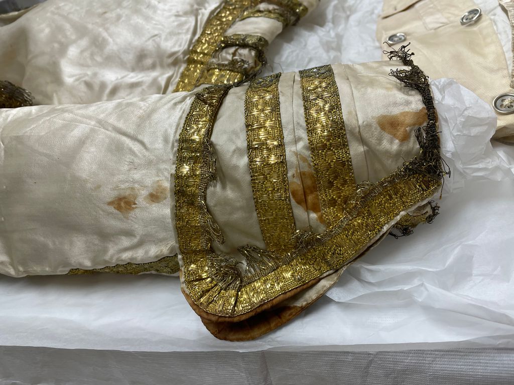 The outfit featured stains which may have been from the riotous feast at Westminster