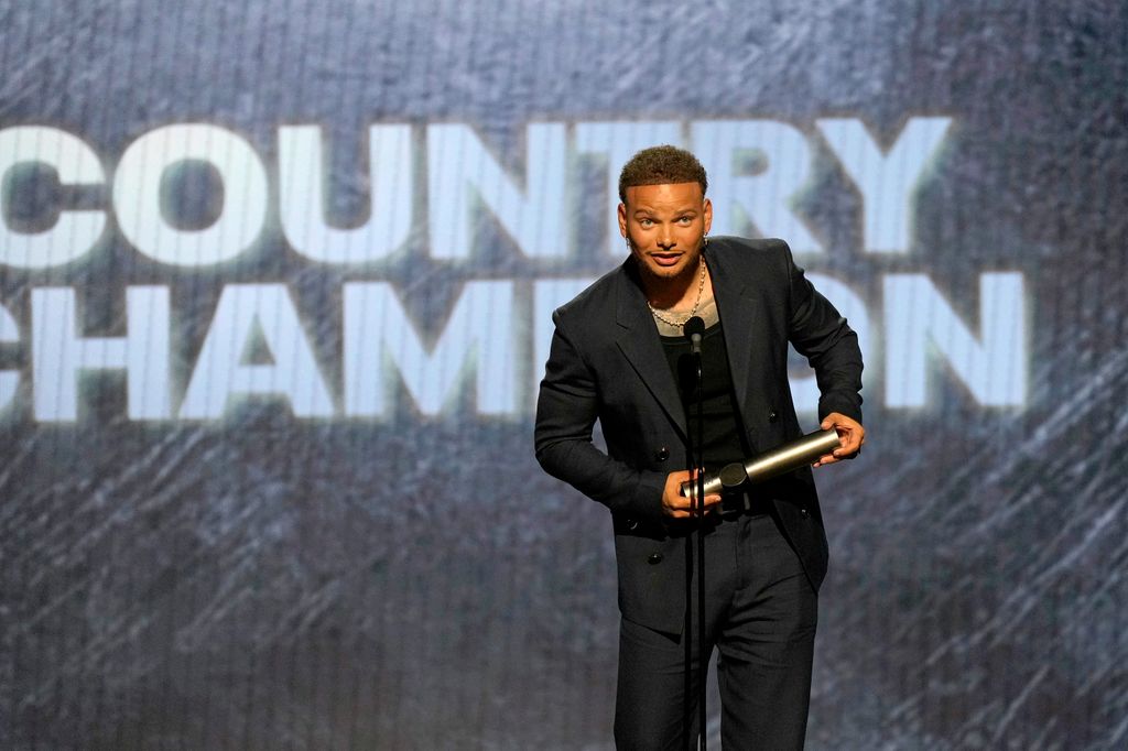 Kane Brown accepts the Country Champion award during the 2024 People's Choice Country Awards