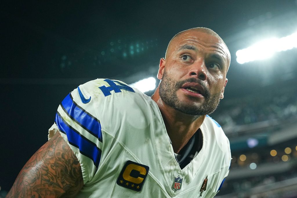 photo of dak prescott on field