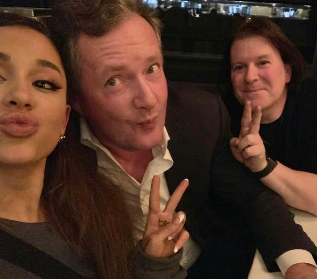Piers Morgan pulling a face with Ariana Grande and his late manager John Ferriter