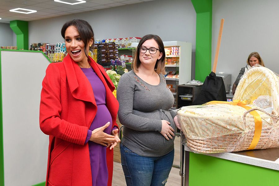 meghan markle with a moses basket