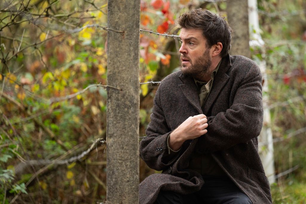 Tom Burke in Strike – The Running Grave