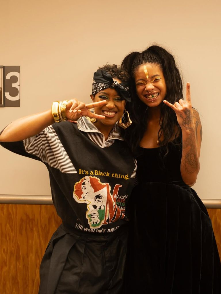 Willow Smith sonrió para despejar su parrilla y tatuajes 
