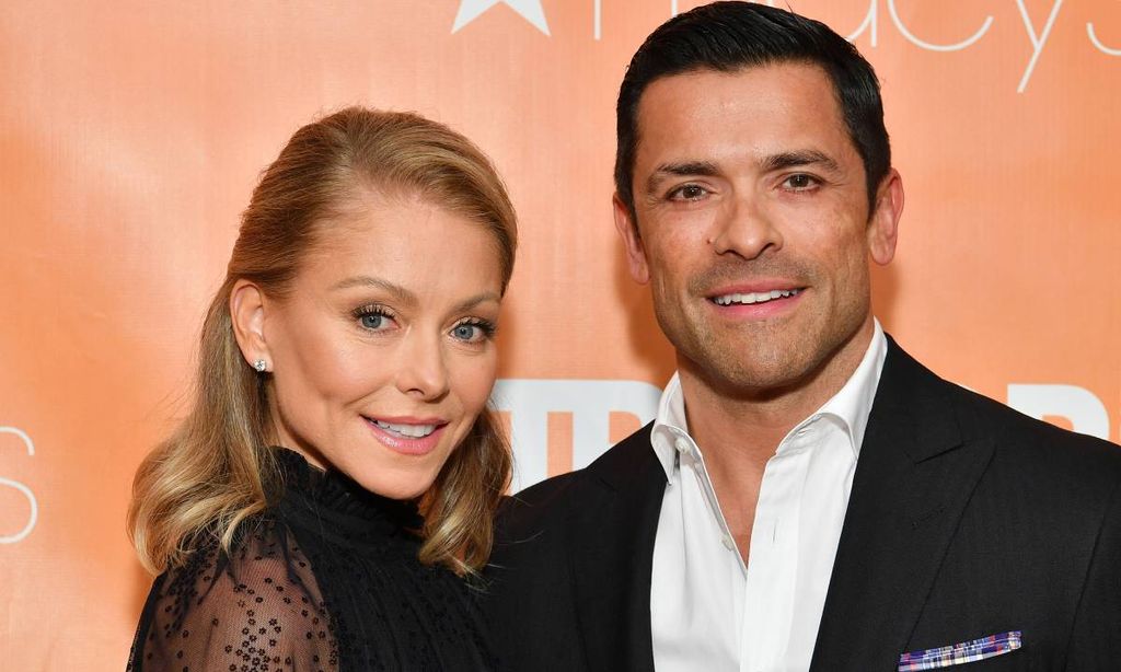 kelly ripa mark consuelos inside home