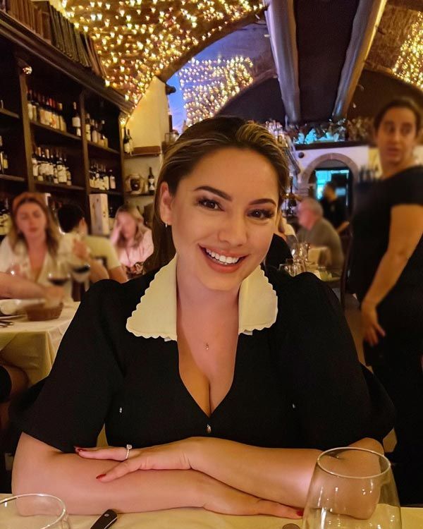 kelly brook shows off ring dinner