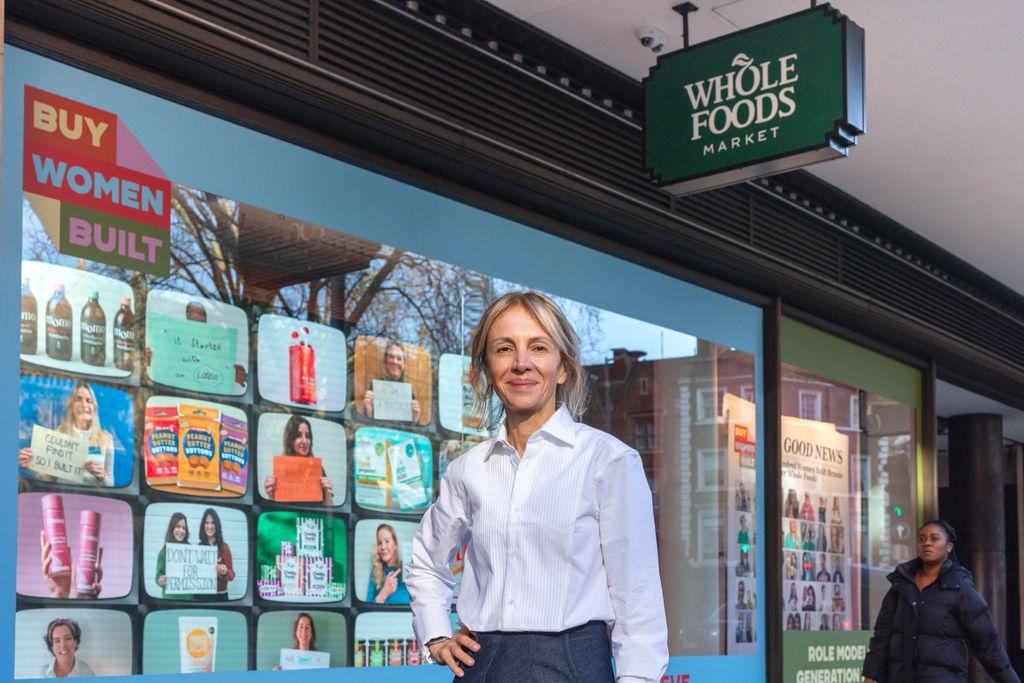 USAGE ÉDITORIAL EXCLUSIF Sahar Hashemi, fondateur de Buy Women Built, dévoile la vitrine « Real Role Models » dans le magasin Whole Foods Market de Kensington High Street à Londres, marquant le lancement d'une célébration d'un mois de plus de 100 marques fondées par des femmes dans les six magasins britanniques. Date de la photo : mercredi 25 février 2026. Photo PA.