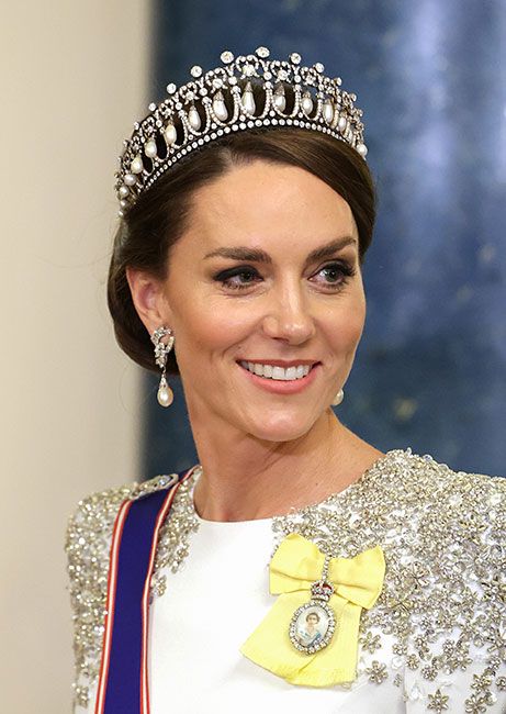 Princess Kate wearing the Lovers Knot Tiara and Royal Family Order at the Buckingham Palace state banquet