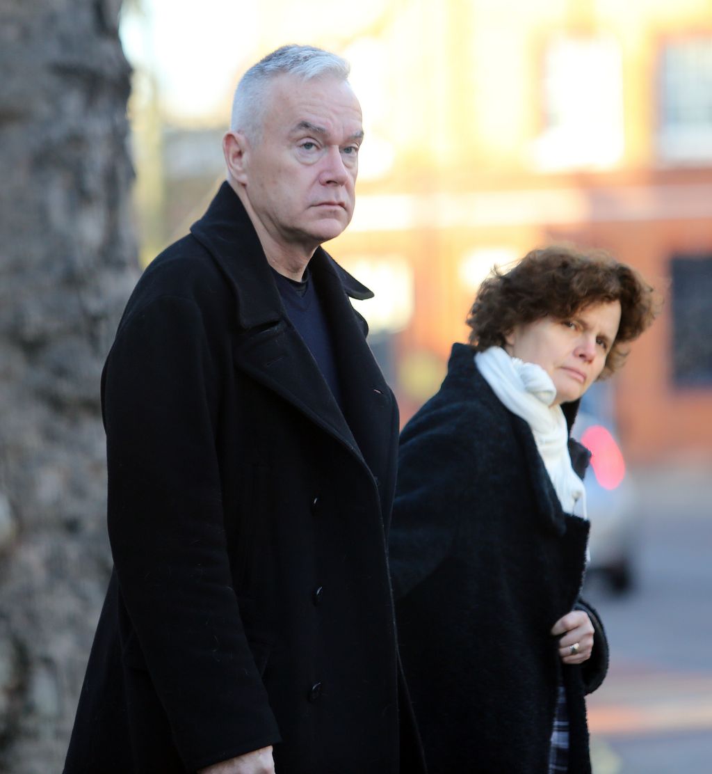 Huw Edwards and wife Vicky Find pictured in South London in 2018. She has today named him as the suspended BBC presenter at the centre of allegations of paying for sexual images.

**BYLINE: NOBLE/DRAPER**




Pictures by Noble/Draper 

