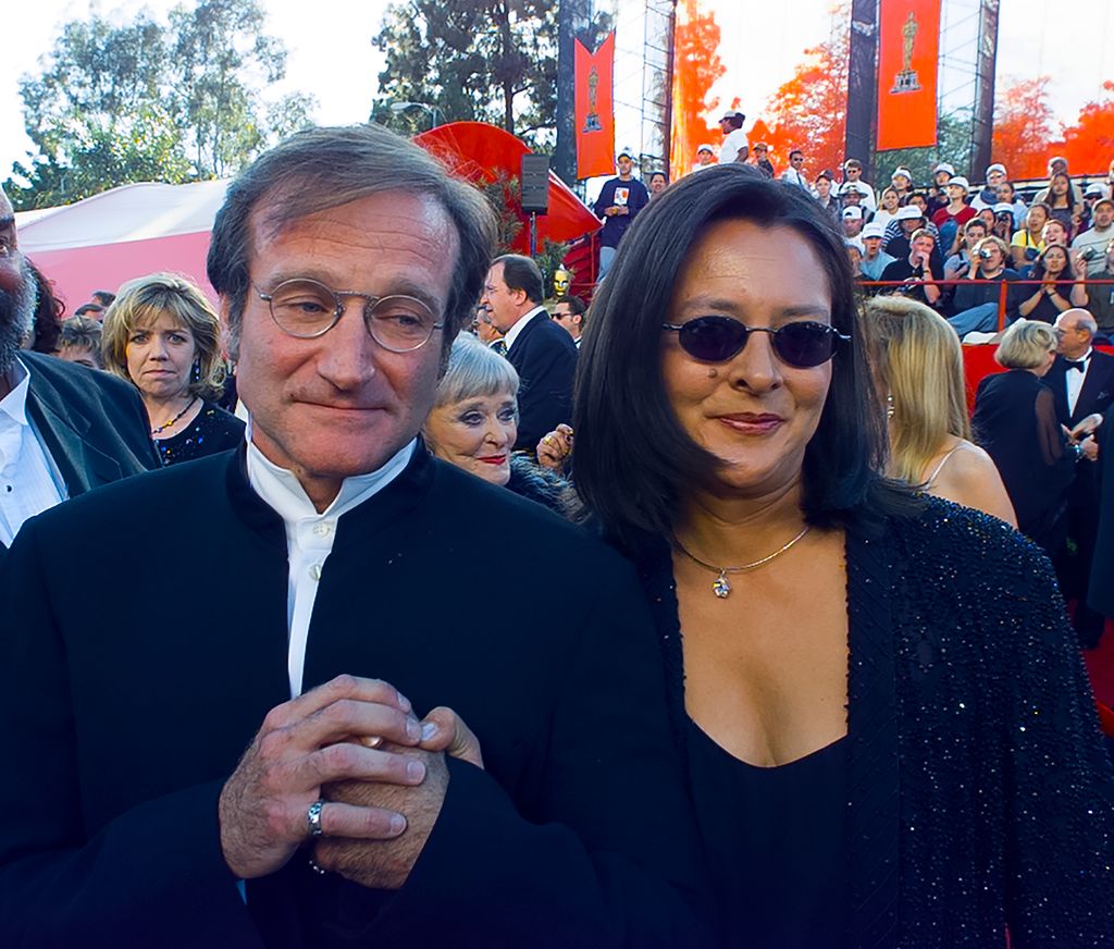 Comedian Robin Williams and Marsha Garces Williams arrive at the Academy Awards, March 23, 1998 in Los Angeles, California.