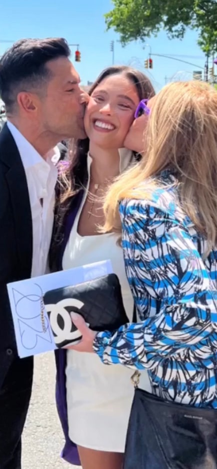 Mark and Kelly kiss their daughter Lola Consuelos 