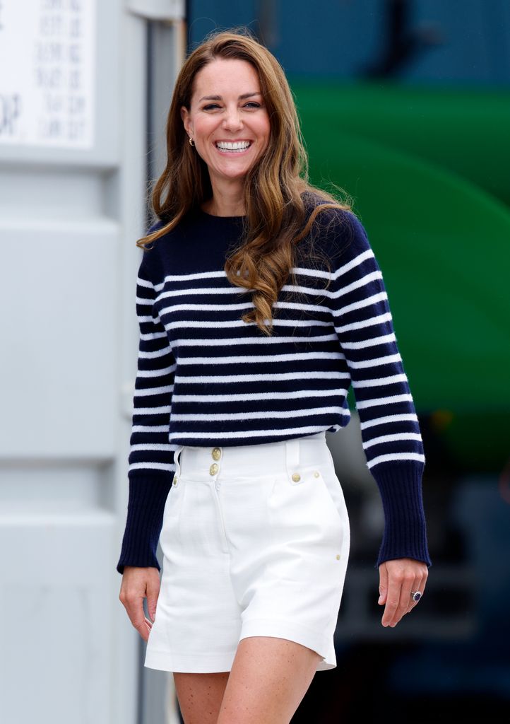 Lemari pakaian musim panas Duchess Kate yang jarang terlihat: skinny jeans, rok tenis, dan banyak lagi